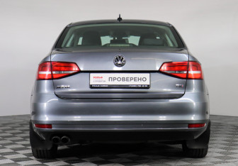 Подержанный автомобиль Volkswagen Jetta Sedan 2015 года (5 фото)