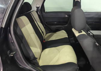 Подержанный автомобиль Mazda Tribute 2007 года (10 фото)