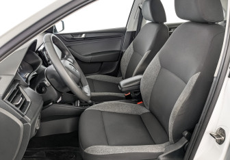 Подержанный автомобиль Skoda Rapid Liftback 2021 года (20 фото)