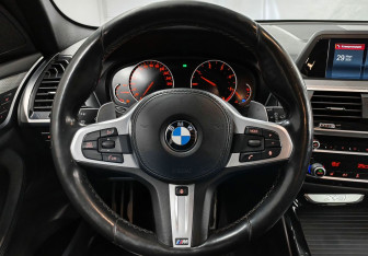 Подержанный автомобиль BMW X3 2018 года (12 фото)