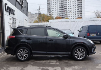 Подержанный автомобиль Toyota RAV4 2016 года (4 фото)