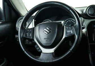 Подержанный автомобиль Suzuki Vitara 2018 года (10 фото)