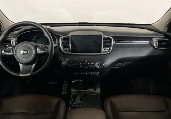 Подержанный автомобиль Kia Sorento 2016 года (12 фото)