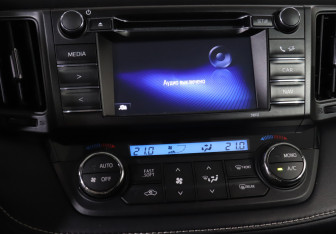 Подержанный автомобиль Toyota RAV4 2015 года (21 фото)