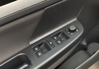 Подержанный автомобиль Volkswagen Jetta Sedan 2009 года (16 фото)