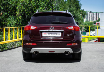 Подержанный автомобиль Infiniti QX50 2016 года (5 фото)