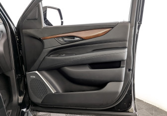 Подержанный автомобиль Cadillac Escalade Suv 2020 года (25 фото)