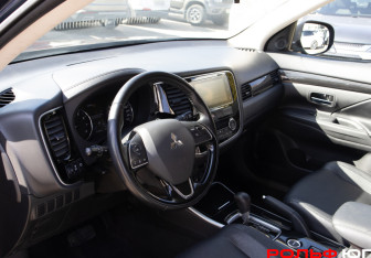 Подержанный автомобиль Mitsubishi Outlander 2018 года (8 фото)