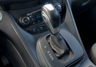 Подержанный автомобиль Ford Kuga 2014 года (19 фото)