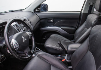 Подержанный автомобиль Mitsubishi Outlander 2008 года (10 фото)