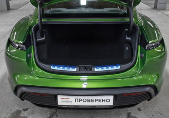 Подержанный автомобиль Porsche Taycan 2022 года (10 фото)