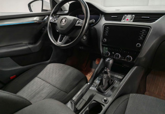Подержанный автомобиль Skoda Octavia Liftback 2018 года (10 фото)