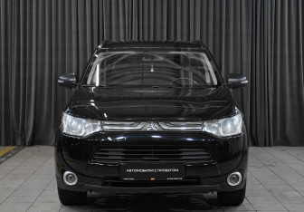 Подержанный автомобиль Mitsubishi Outlander 2013 года (2 фото)