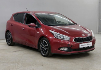 Подержанный автомобиль Kia Ceed Hatchback 2013 года (3 фото)