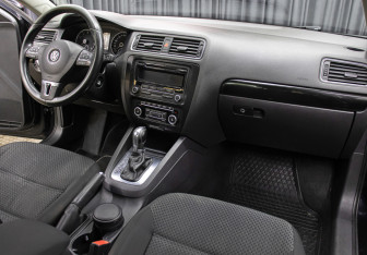 Подержанный автомобиль Volkswagen Jetta Sedan 2012 года (11 фото)