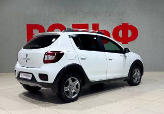 Подержанный автомобиль Renault Sandero 2021 года (5 фото)