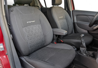 Подержанный автомобиль Renault Sandero 2016 года (22 фото)