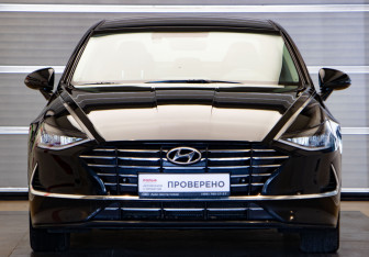 Подержанный автомобиль Hyundai Sonata 2020 года (2 фото)