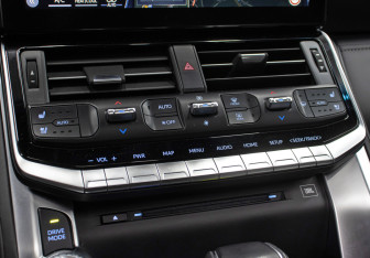 Подержанный автомобиль Toyota Land Cruiser Suv 2023 года (21 фото)