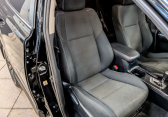 Подержанный автомобиль Toyota RAV4 2019 года (20 фото)
