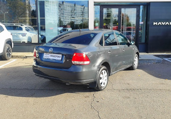 Подержанный автомобиль Volkswagen Polo Sedan 2010 года (5 фото)