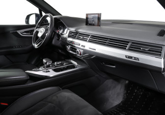 Подержанный автомобиль Audi Q7 2018 года (10 фото)