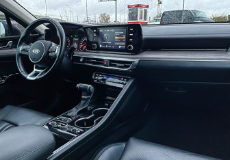 Подержанный автомобиль Kia K5 2021 года (9 фото)