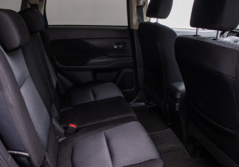 Подержанный автомобиль Mitsubishi Outlander 2015 года (11 фото)