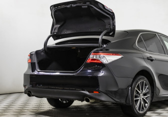 Подержанный автомобиль Toyota Camry Sedan 2021 года (16 фото)