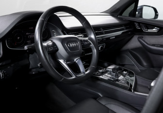 Подержанный автомобиль Audi Q7 2016 года (14 фото)