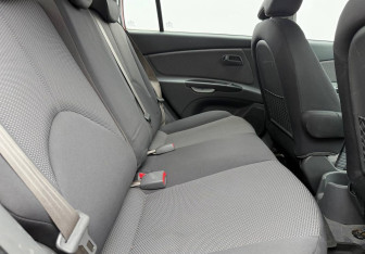 Подержанный автомобиль Kia Rio Hatchback 2010 года (11 фото)