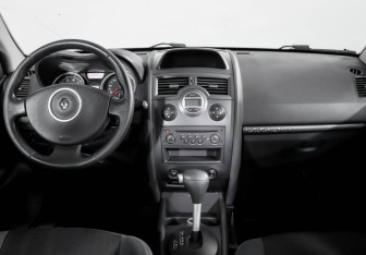 Подержанный автомобиль Renault Megane Sedan 2008 года (12 фото)
