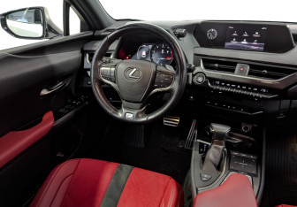 Подержанный автомобиль Lexus UX 2020 года (29 фото)