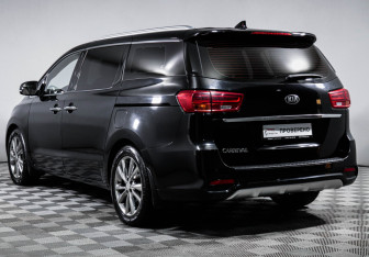 Подержанный автомобиль Kia Carnival 2020 года (7 фото)