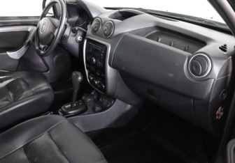 Подержанный автомобиль Renault Duster 2013 года (6 фото)