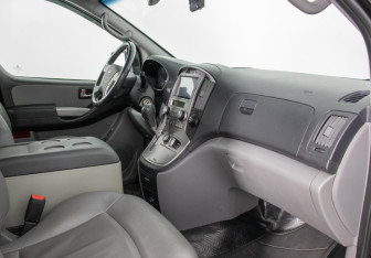 Подержанный автомобиль Hyundai Grand Starex 2016 года (7 фото)