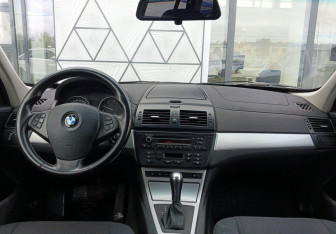 Подержанный автомобиль BMW X3 2010 года (11 фото)