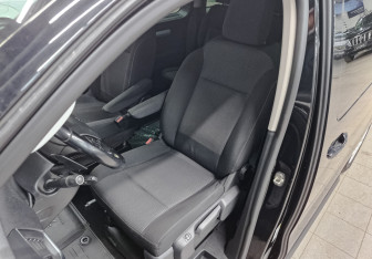 Подержанный автомобиль Peugeot Traveller 2018 года (18 фото)