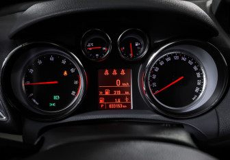 Подержанный автомобиль Opel Mokka 2014 года (16 фото)