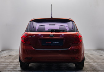 Подержанный автомобиль Kia Ceed Hatchback 2008 года (4 фото)