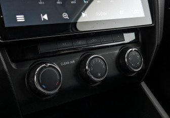 Подержанный автомобиль Skoda Octavia Liftback 2022 года (21 фото)