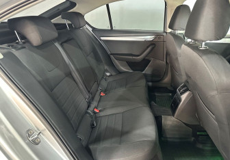 Подержанный автомобиль Skoda Octavia Liftback 2013 года (10 фото)