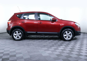 Подержанный автомобиль Nissan Qashqai 2013 года (4 фото)