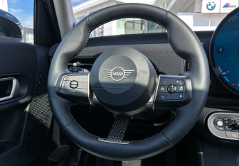 Подержанный автомобиль MINI Hatch 2025 года (14 фото)