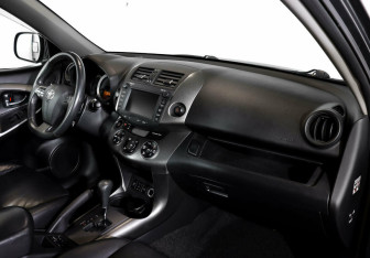 Подержанный автомобиль Toyota RAV4 2011 года (5 фото)