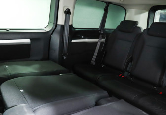 Подержанный автомобиль Peugeot Traveller 2021 года (9 фото)