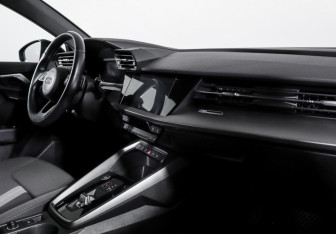 Подержанный автомобиль Audi A3 Hatchback 2021 года (9 фото)
