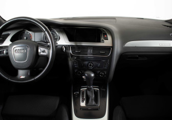 Подержанный автомобиль Audi A4 Sedan 2011 года (11 фото)