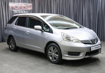 Подержанный автомобиль Honda Fit Shuttle 2012 года (3 фото)