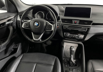 Подержанный автомобиль BMW X1 2018 года (15 фото)
